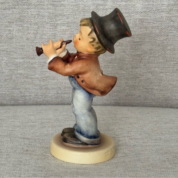Serenade - Goebel M. I. Hummel Figurine #85 4/0 TMK 6 - Picture 7 of 14